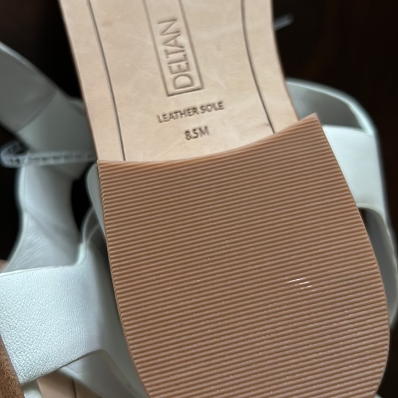 Deltan
Abbey Leather Fisherman Flats - Picture 16 of 16